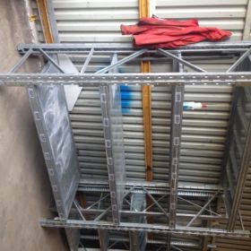 Ράφια ημιβαρέως τύπου