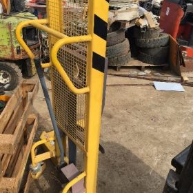 Καρότσι ανύψωσης Βαρελιών