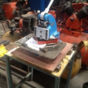 Γωνιοκόπτης Χειρός