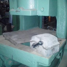 Πρέσα κρουστική ’00 