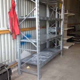 Ράφια ημιβαρέως τύπου 