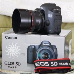 Canon EOS 5D Mark III Camera
