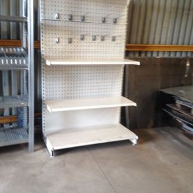 Πωλούνται Ράφια Παντώς Τύπου