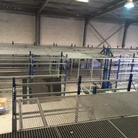 Πωλούνται Ράφια Παντώς Τύπου