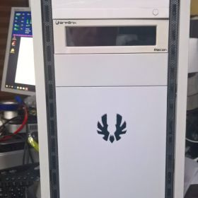 High-End Gaming PC, παίζει τά πάντα! 