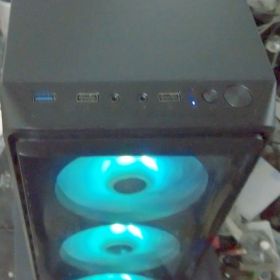 Στο κουτί του Gaming PC. Παίζει τά πάντα.