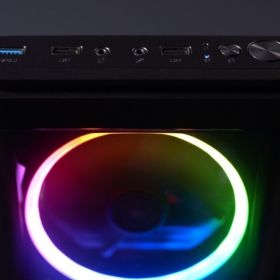 Στο κουτί του Gaming PC. Παίζει τά πάντα.