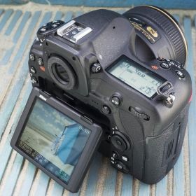 Φωτογραφική μηχανή Nikon D850 Σε άριστη κατάσταση για πώληση