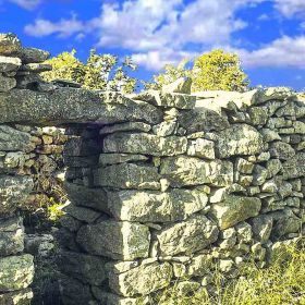 Οικόπεδο με πετρόχτιστα κτίσματα 143 τ.μ. Κουσουναρι, Λογοθετιανικα, Κυθηρα
