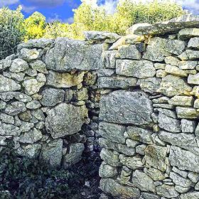 Οικόπεδο με πετρόχτιστα κτίσματα 143 τ.μ. Κουσουναρι, Λογοθετιανικα, Κυθηρα